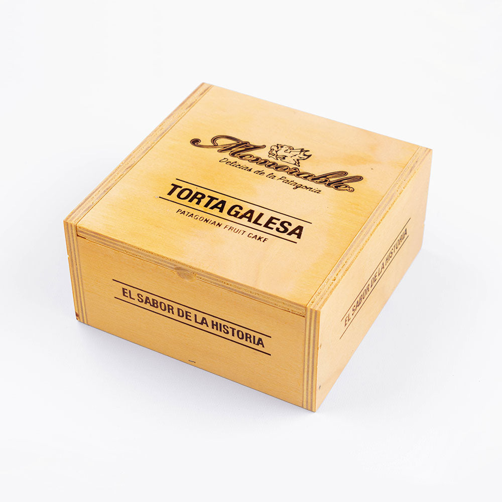Patagonian Fruit Cake (Torta Galesa) - 500 gramos en Caja de Madera Cuadrada