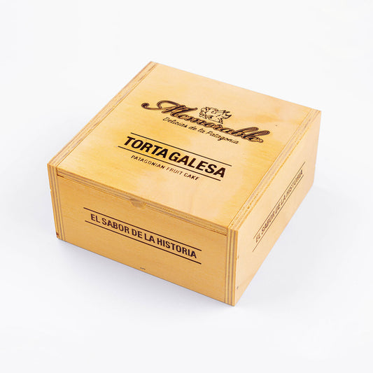 Patagonian Fruit Cake (Torta Galesa) - 500 gramos en Caja de Madera Cuadrada