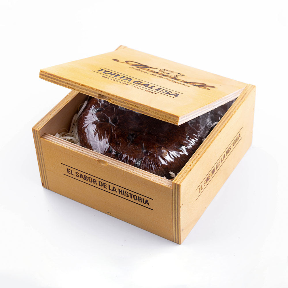 Patagonian Fruit Cake (Torta Galesa) - 500 gramos en Caja de Madera Cuadrada