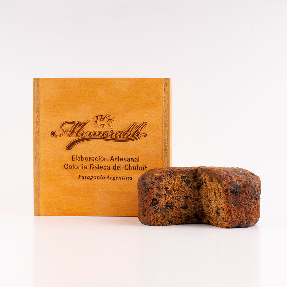 Patagonian Fruit Cake (Torta Galesa) - 500 gramos en Caja de Madera Cuadrada